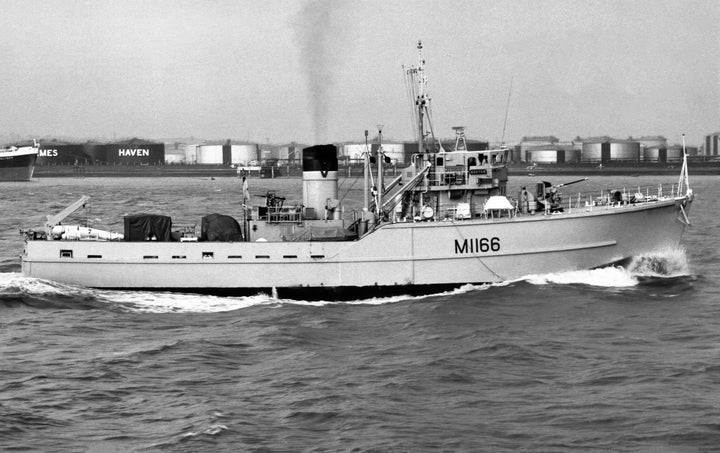 HMS Nurton M1166 Royal Navy Ton Class Minesweeper Photo Print or Framed Print - Hampshire Prints