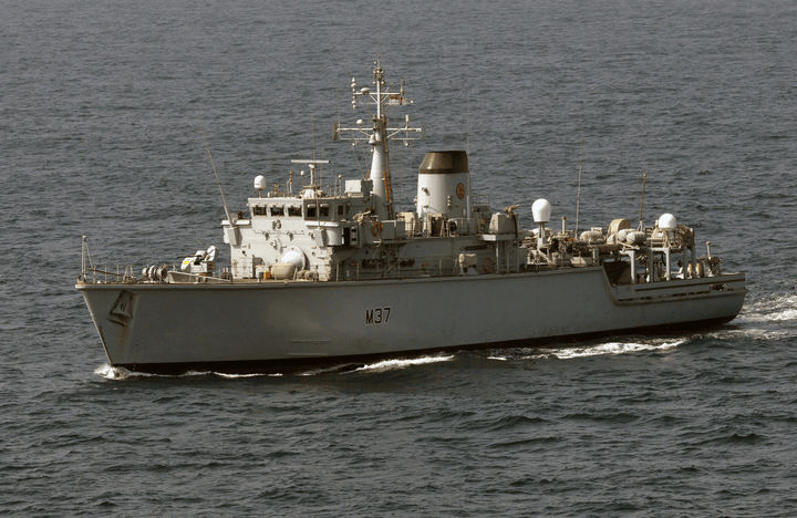 HMS Chiddingfold M37 Royal Navy Hunt Class Minesweeper Photo Print or Framed Print - Hampshire Prints