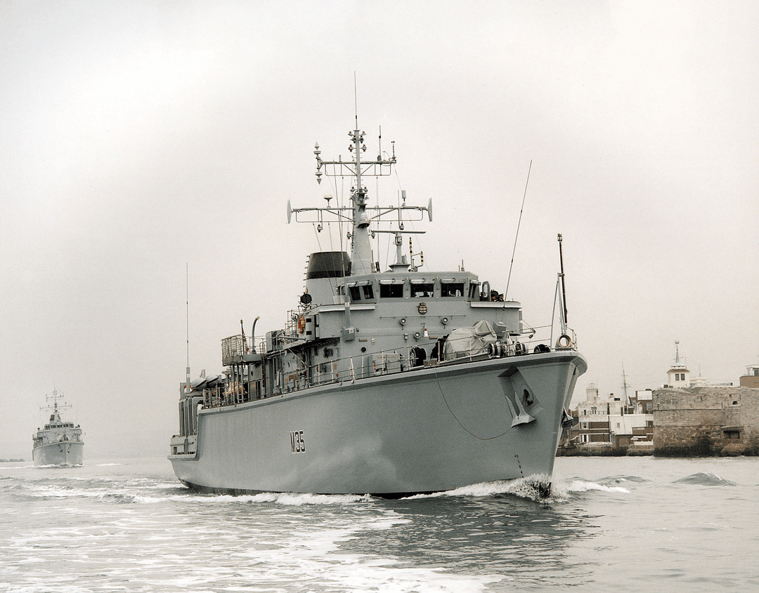 HMS Dulverton M35 Royal Navy Hunt class mine countermeasures vessel Photo Print or Framed Print - Hampshire Prints