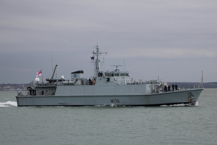 HMS Grimsby M108 Royal Navy Sandown class minehunter Photo Print or Framed Print - Hampshire Prints