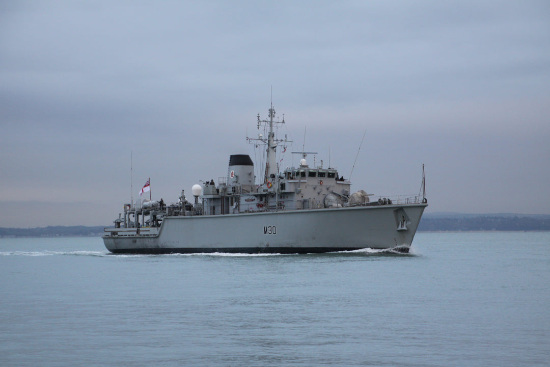 HMS Ledbury M30 Royal Navy Hunt class minehunter Photo Print or Framed Print - Hampshire Prints