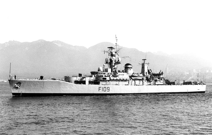 HMS Leander F109 Royal Navy Leander Class Frigate Photo Print or Framed Print - Hampshire Prints