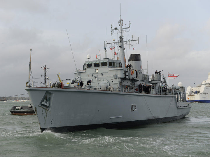 HMS Middleton M34 | Photo Print | Framed Print | Hunt Class | Mine Warfare Vessel | Royal Navy - Hampshire Prints