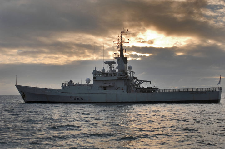 HMS Dumbarton Castle P265 | Photo Print | Framed Print | Castle Class | Patrol Vessel | Royal Navy - Hampshire Prints