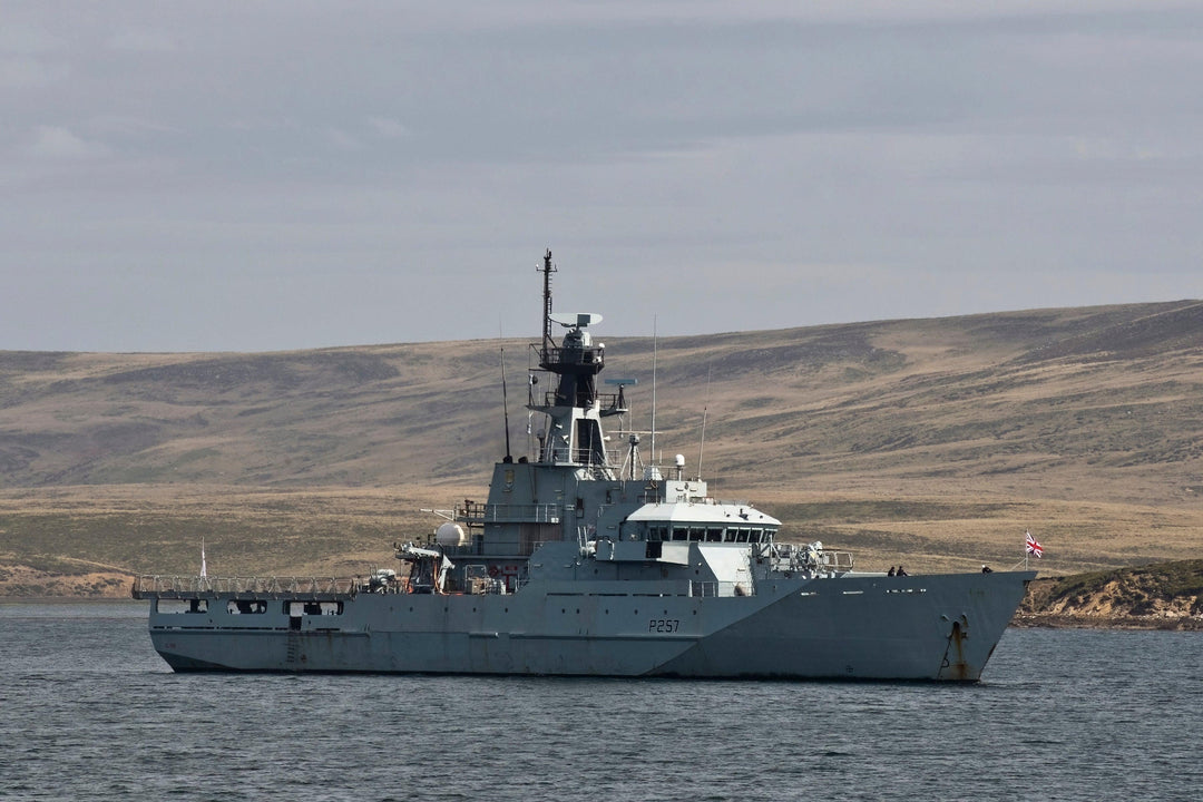 HMS Clyde P257 | Photo Print | Framed Print | River Class | Patrol Vessel | Royal Navy - Hampshire Prints