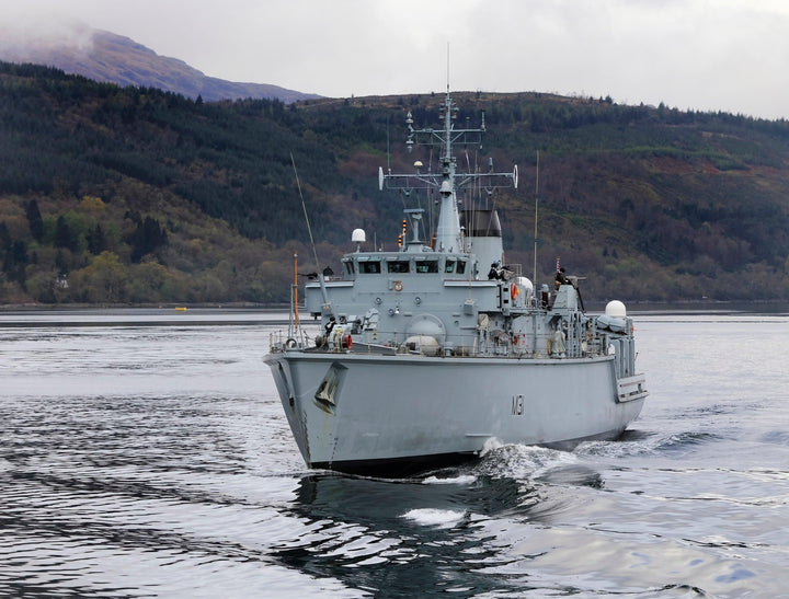 HMS Cattistock M31 | Photo Print | Framed Print | Hunt Class | Minehunter | Royal Navy - Hampshire Prints