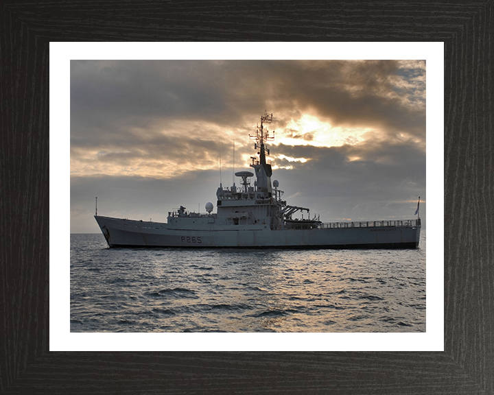 HMS Dumbarton Castle P265 | Photo Print | Framed Print | Castle Class | Patrol Vessel | Royal Navy - Hampshire Prints