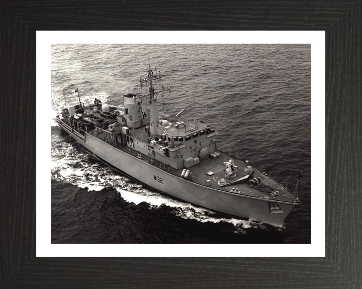 HMS Cottesmore M32 Royal Navy Hunt class mine countermeasures vessel Photo Print or Framed Print - Hampshire Prints