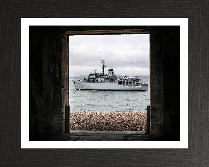 HMS Brocklesby M33 | Photo Print | Framed Print | Hunt Class | Mine Warfare Vessel | Royal Navy - Hampshire Prints