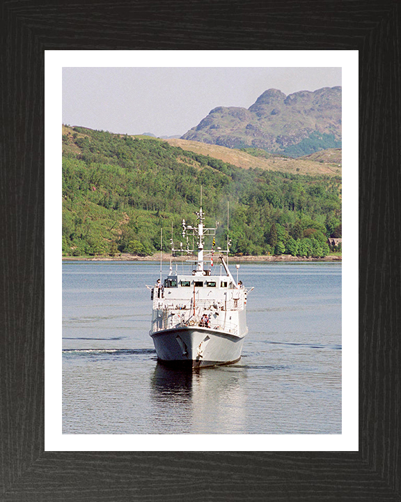 HMS Blyth M111 Royal Navy Sandown class minehunter Photo Print or Framed Print - Hampshire Prints