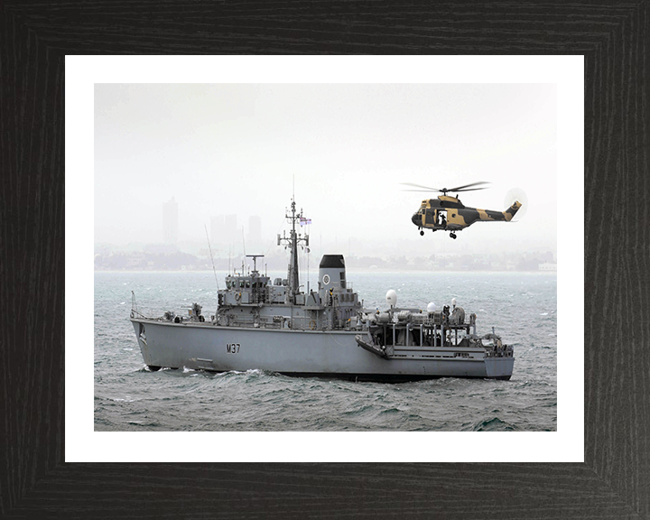 HMS Chiddingfold M37 Royal Navy Hunt Class Minesweeper Photo Print or Framed Print - Hampshire Prints