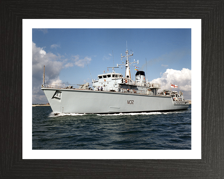 HMS Cottesmore M32 Royal Navy Hunt class mine countermeasures vessel Photo Print or Framed Print - Hampshire Prints