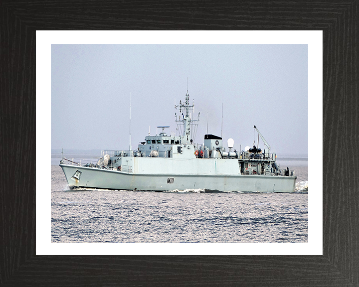 HMS Blyth M111 Royal Navy Sandown class minehunter Photo Print or Framed Print - Hampshire Prints