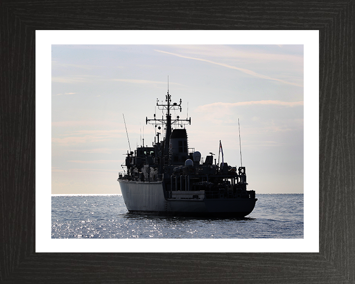 HMS Chiddingfold M37 Royal Navy Hunt Class Minesweeper Photo Print or Framed Print - Hampshire Prints