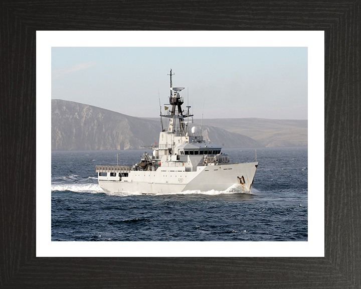 HMS Clyde P257 Royal Navy River class offshore patrol vessel Photo Print or Framed Print - Hampshire Prints