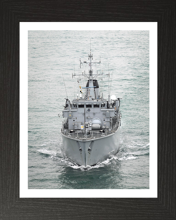 HMS Chiddingfold M37 Royal Navy Hunt Class Minesweeper Photo Print or Framed Print - Hampshire Prints