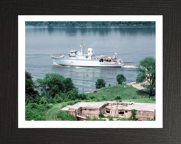 HMS Cottesmore M32 | Photo Print | Framed Print | Hunt Class | Mine Warfare Vessel | Royal Navy - Hampshire Prints