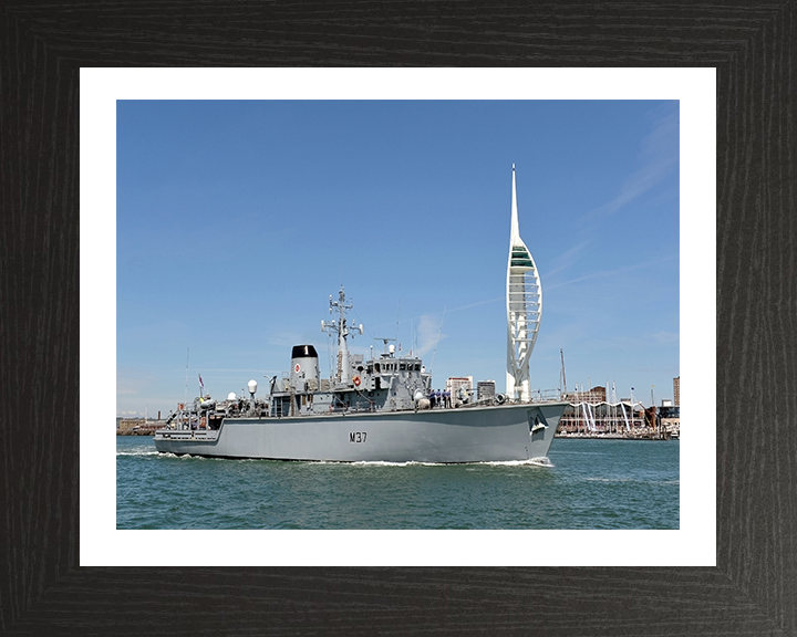 HMS Chiddingfold M37 Royal Navy Hunt Class Minesweeper Photo Print or Framed Print - Hampshire Prints