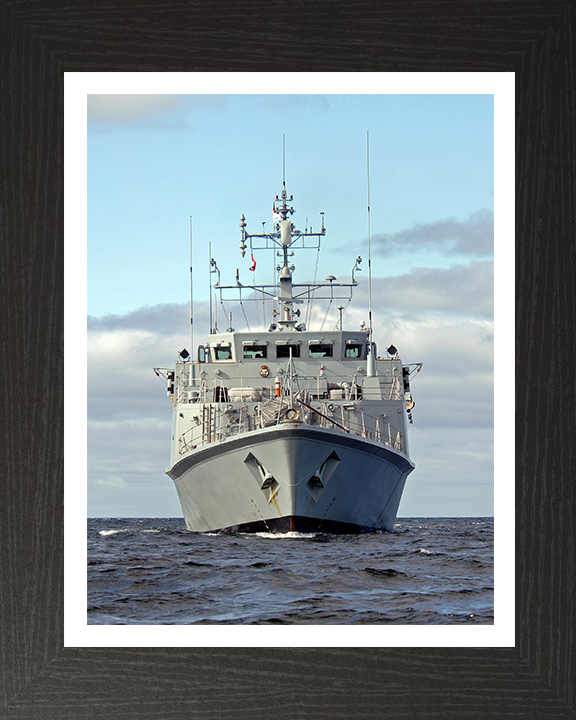 HMS Bangor M109 Royal Navy Sandown class minehunter Photo Print or Framed Print - Hampshire Prints