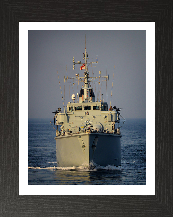 HMS Chiddingfold M37 Royal Navy Hunt Class Minesweeper Photo Print or Framed Print - Hampshire Prints