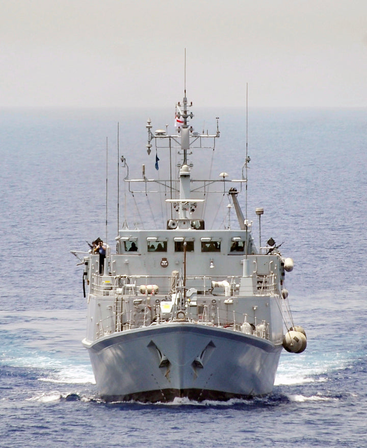 HMS Bangor M109 Royal Navy Sandown class minehunter Photo Print or Framed Print - Hampshire Prints