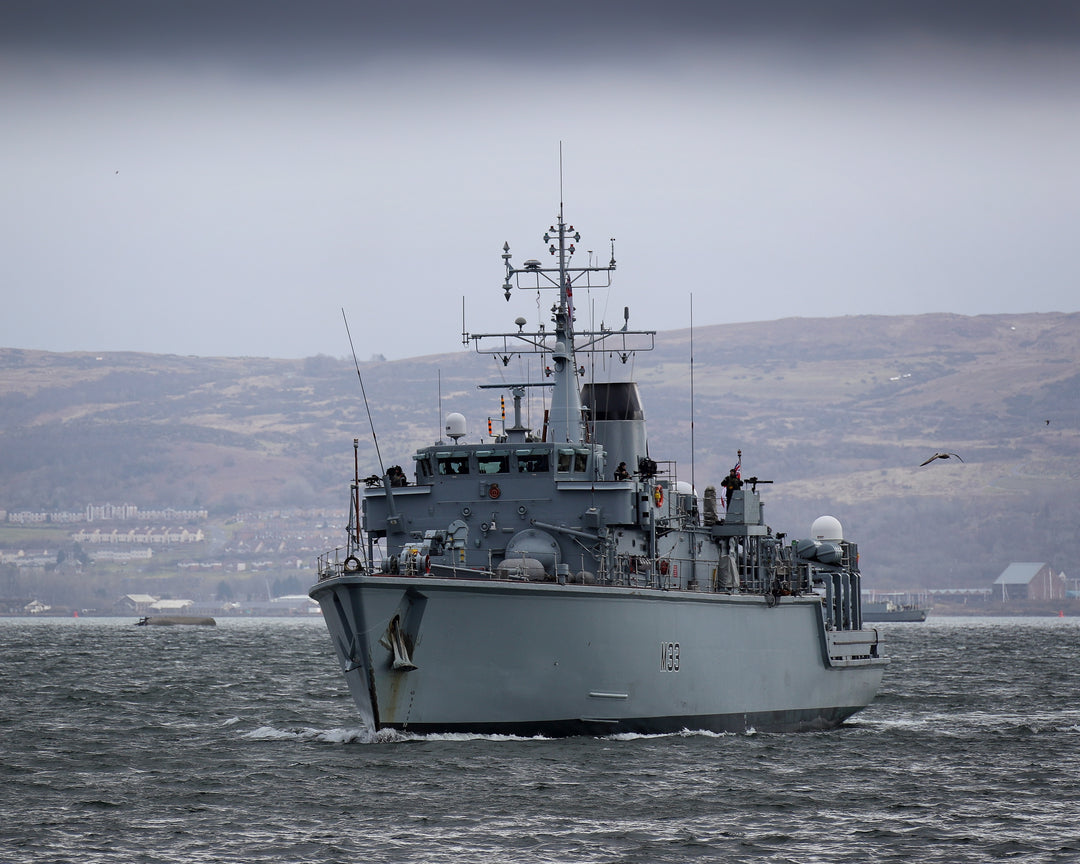 HMS Brocklesby M33 Royal Navy Hunt class Mine Counter Measures Vessel Photo Print or Framed Print - Hampshire Prints