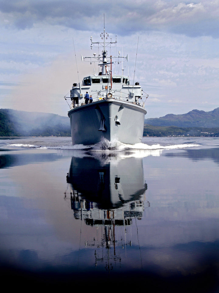 HMS Brocklesby M33 Royal Navy Hunt class Mine Counter Measures Vessel Photo Print or Framed Print - Hampshire Prints