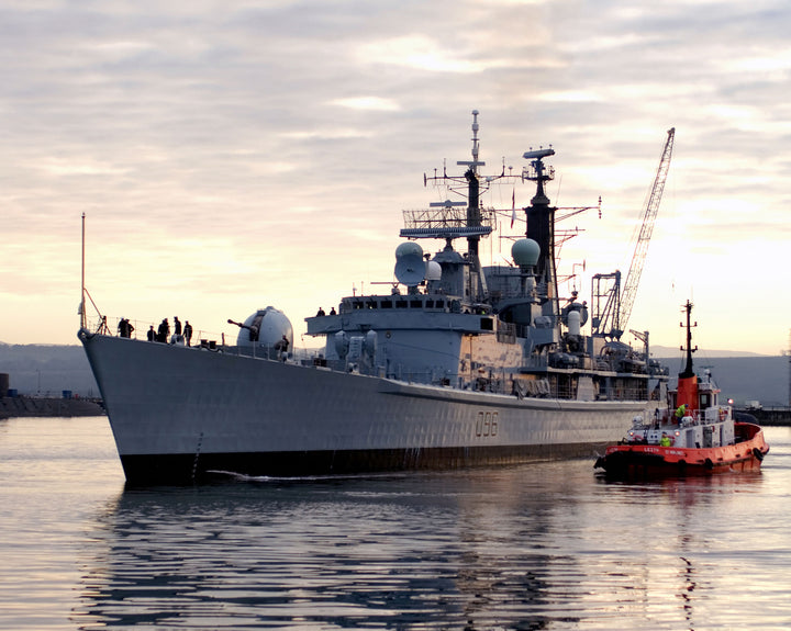 HMS Gloucester D96 Royal Navy Type 42 destroyer Photo Print or Framed Print - Hampshire Prints