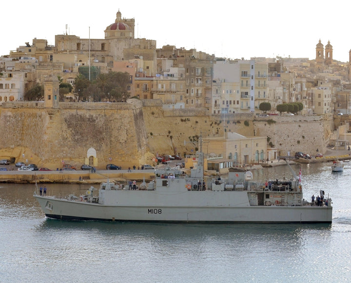 HMS Grimsby M108 | Photo Print | Framed Print | Sandown Class | Minehunter | Royal Navy - Hampshire Prints