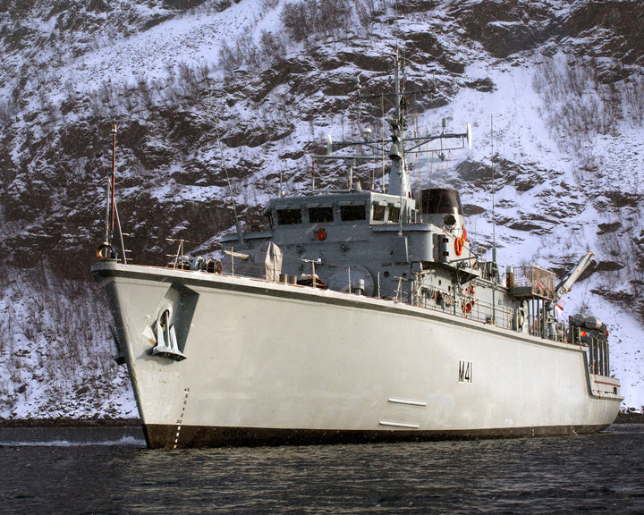 HMS Quorn M41 Royal Navy Hunt class mine countermeasures vessel Photo Print or Framed Print - Hampshire Prints