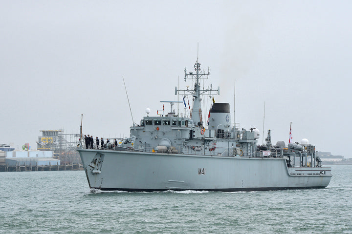 HMS Quorn M41 Royal Navy Hunt class mine countermeasures vessel Photo Print or Framed Print - Hampshire Prints