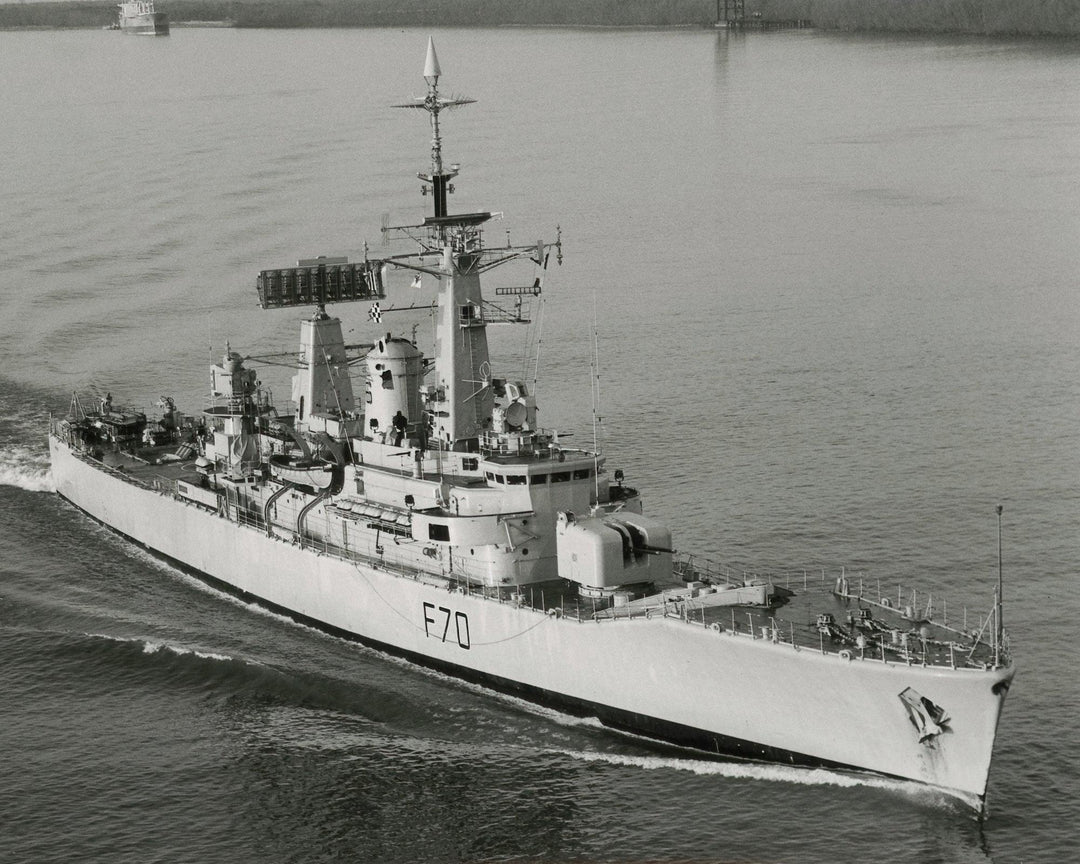 HMS Apollo F70 | Photo Print | Framed Print | Poster | Leander Class | Frigate | Royal Navy - Hampshire Prints