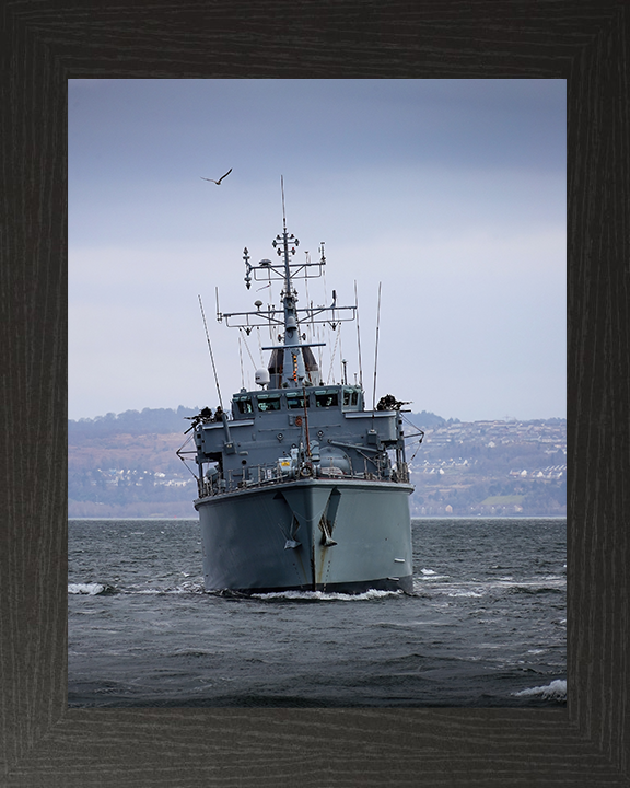 HMS Brocklesby M33 | Photo Print | Framed Print | Hunt Class | Mine Warfare Vessel | Royal Navy - Hampshire Prints