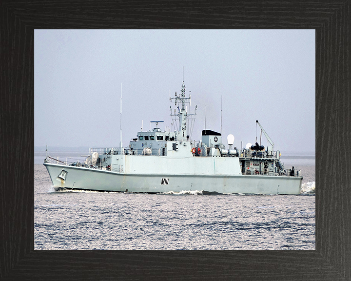 HMS Blyth M111 Royal Navy Sandown class minehunter Photo Print or Framed Print - Hampshire Prints