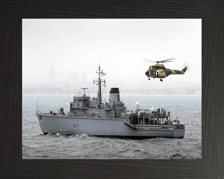 HMS Chiddingfold M37 Royal Navy Hunt Class Minesweeper Photo Print or Framed Print - Hampshire Prints