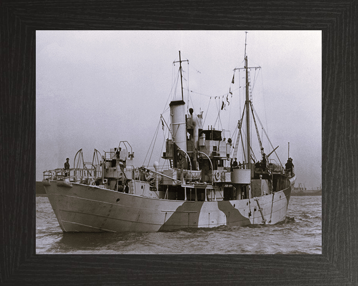 HMS Bream T306 Royal Navy Fish class anti submarine warfare trawler Photo Print or Framed Print - Hampshire Prints