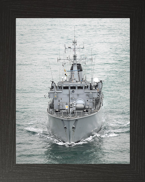 HMS Chiddingfold M37 Royal Navy Hunt Class Minesweeper Photo Print or Framed Print - Hampshire Prints