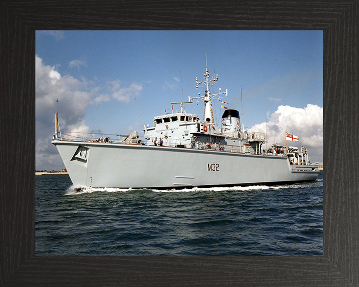 HMS Cottesmore M32 Royal Navy Hunt class mine countermeasures vessel Photo Print or Framed Print - Hampshire Prints