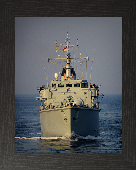 HMS Chiddingfold M37 Royal Navy Hunt Class Minesweeper Photo Print or Framed Print - Hampshire Prints