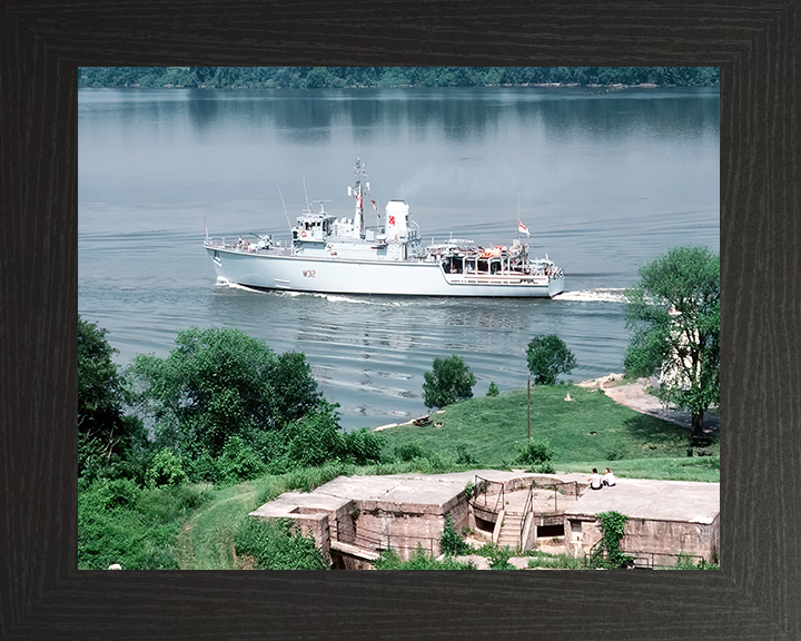 HMS Cottesmore M32 | Photo Print | Framed Print | Hunt Class | Mine Warfare Vessel | Royal Navy - Hampshire Prints