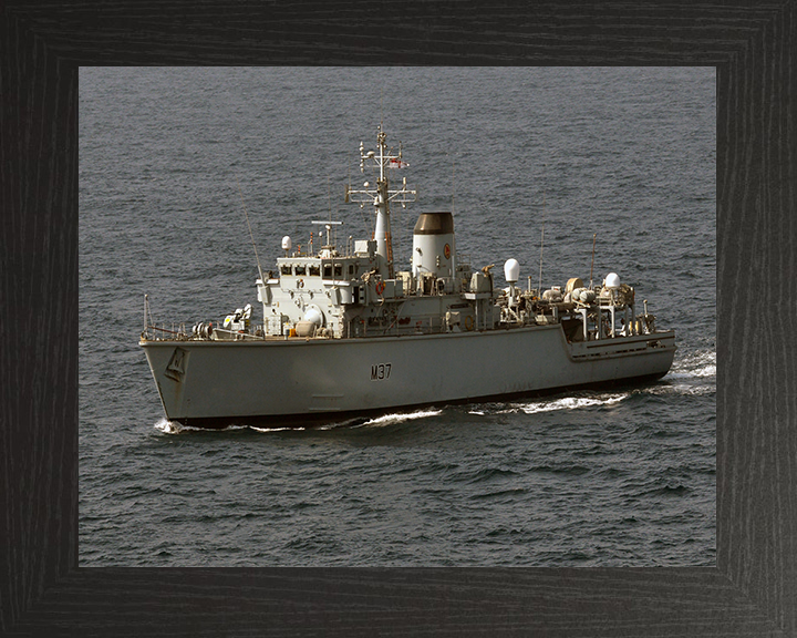 HMS Chiddingfold M37 Royal Navy Hunt Class Minesweeper Photo Print or Framed Print - Hampshire Prints