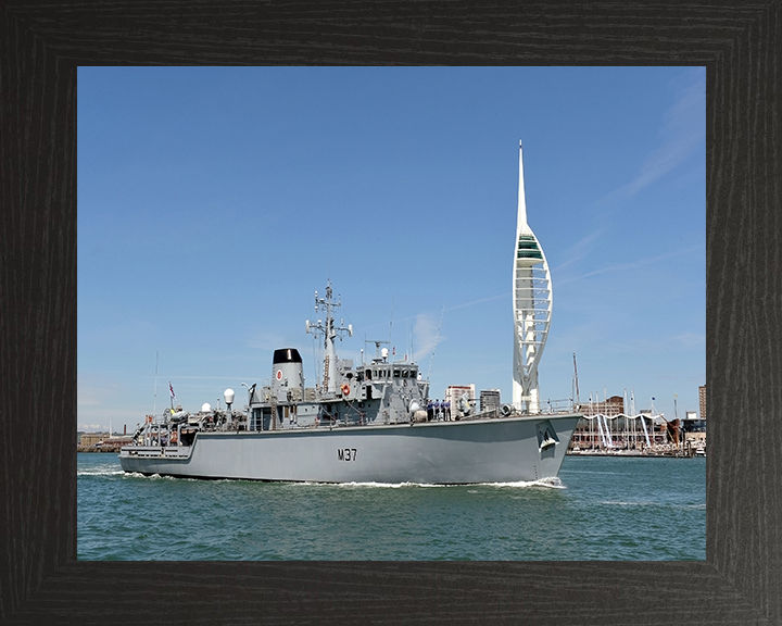 HMS Chiddingfold M37 Royal Navy Hunt Class Minesweeper Photo Print or Framed Print - Hampshire Prints