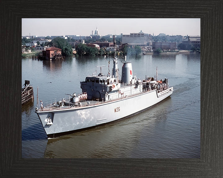 HMS Dulverton M35 | Photo Print | Framed Print | Hunt Class | Mine Warfare Vessel | Royal Navy - Hampshire Prints