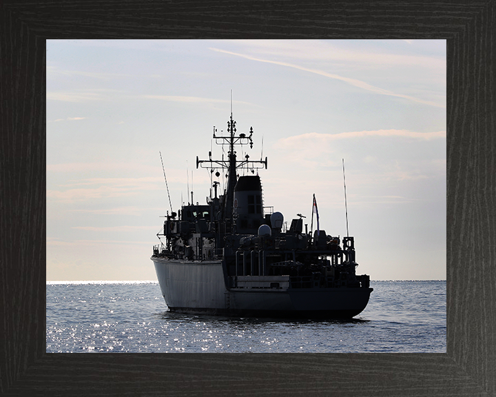 HMS Chiddingfold M37 Royal Navy Hunt Class Minesweeper Photo Print or Framed Print - Hampshire Prints