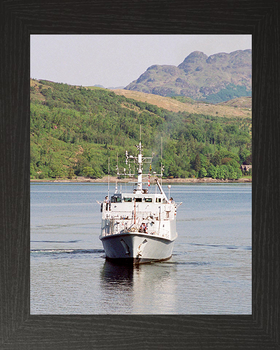 HMS Blyth M111 Royal Navy Sandown class minehunter Photo Print or Framed Print - Hampshire Prints