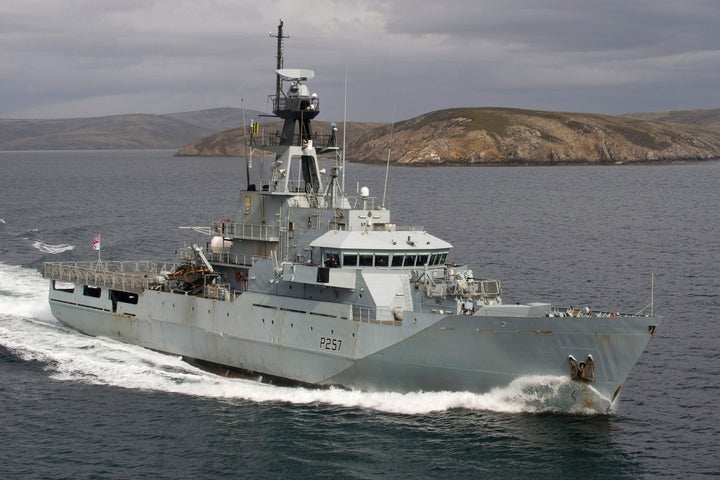 HMS Clyde P257 | Photo Print | Framed Print | River Class | Patrol Vessel | Royal Navy - Hampshire Prints