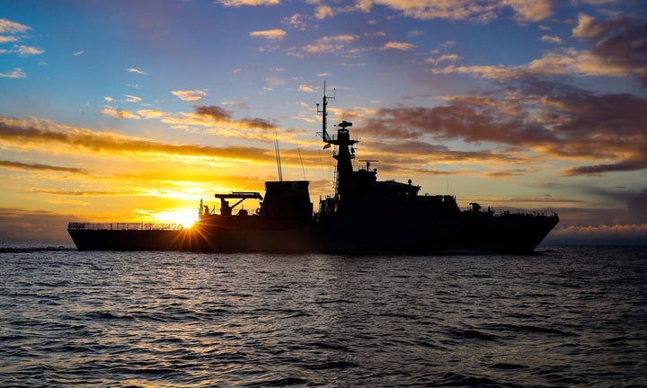 HMS Tamar P233 | Photo Print | Framed Print | River Class | Patrol Vessel | Royal Navy - Hampshire Prints