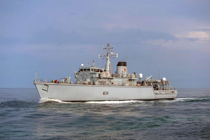 HMS Middleton M34 | Photo Print | Framed Print | Hunt Class | Mine Warfare Vessel | Royal Navy - Hampshire Prints