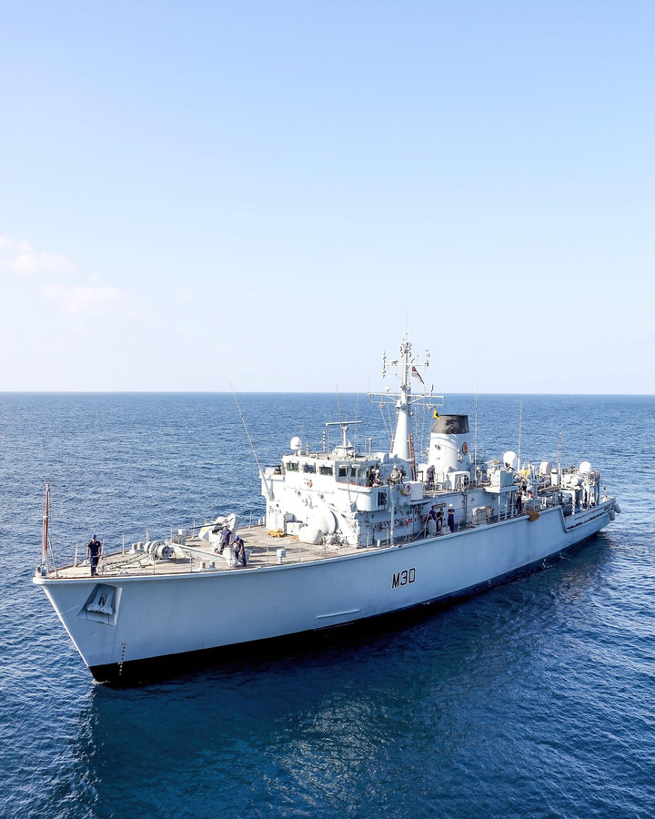 HMS Ledbury M30 Royal Navy Hunt class minehunter Photo Print or Framed Print - Hampshire Prints