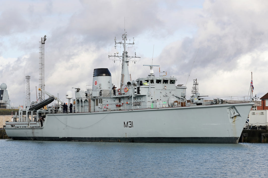 HMS Cattistock M31 | Photo Print | Framed Print | Hunt Class | Minehunter | Royal Navy - Hampshire Prints